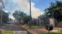 Incêndio destrói parte de residência e assusta moradores na região do Balneário Terra das Águas em Santa Helena Incêndio destrói parte de residência e assusta moradores na região do Balneário Terra das Águas em Santa Helena