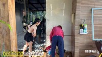 Incêndio destrói parte de residência e assusta moradores na região do Balneário Terra das Águas em Santa Helena Incêndio destrói parte de residência e assusta moradores na região do Balneário Terra das Águas em Santa Helena
