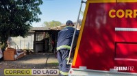 Incêndio destrói parte de residência e assusta moradores na região do Balneário Terra das Águas em Santa Helena Incêndio destrói parte de residência e assusta moradores na região do Balneário Terra das Águas em Santa Helena
