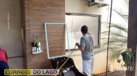 Incêndio destrói parte de residência e assusta moradores na região do Balneário Terra das Águas em Santa Helena Incêndio destrói parte de residência e assusta moradores na região do Balneário Terra das Águas em Santa Helena
