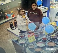 Duas mulheres furtam quatro celulares de loja no Paraguai fingindo ser clientes Duas mulheres furtam quatro celulares de loja no Paraguai fingindo ser clientes