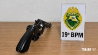 Homem é preso com revólver 38 dentro de carro após denúncia em Marechal Cândido Rondon Homem é preso com revólver 38 dentro de carro após denúncia em Marechal Cândido Rondon