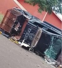 Viatura do BPFRON se envolve em acidente e capota durante perseguição no centro de Missal Viatura do BPFRON se envolve em acidente e capota durante perseguição no centro de Missal