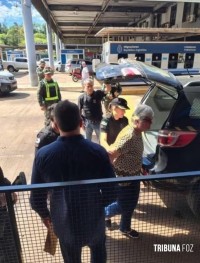 Policia Federal do Brasil entrega a Policia Argentina acusada de comandar um esquema de pirâmide multimilionário em Puerto Iguazú Policia Federal do Brasil entrega a Policia Argentina acusada de comandar um esquema de pirâmide multimilionário em Puerto Iguazú