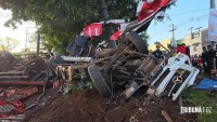 Caminhoneiro morre após tombar carreta no Km 3,5 em Ciudad Del Este no Paraguai Caminhoneiro morre após tombar carreta no Km 3,5 em Ciudad Del Este no Paraguai
