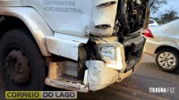 Colisão entre caminhão e Meriva deixa trânsito lento na saída de Santa Helena Colisão entre caminhão e Meriva deixa trânsito lento na saída de Santa Helena