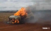 Carro pega fogo do nada e fica completamente destruído em área rural entre Foz do Iguaçu e Santa Terezinha de Itaipu Carro pega fogo do nada e fica completamente destruído em área rural entre Foz do Iguaçu e Santa Terezinha de Itaipu