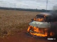 Carro pega fogo do nada e fica completamente destruído em área rural entre Foz do Iguaçu e Santa Terezinha de Itaipu Carro pega fogo do nada e fica completamente destruído em área rural entre Foz do Iguaçu e Santa Terezinha de Itaipu