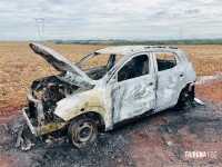 Carro pega fogo do nada e fica completamente destruído em área rural entre Foz do Iguaçu e Santa Terezinha de Itaipu Carro pega fogo do nada e fica completamente destruído em área rural entre Foz do Iguaçu e Santa Terezinha de Itaipu