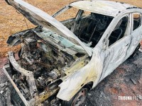 Carro pega fogo do nada e fica completamente destruído em área rural entre Foz do Iguaçu e Santa Terezinha de Itaipu Carro pega fogo do nada e fica completamente destruído em área rural entre Foz do Iguaçu e Santa Terezinha de Itaipu