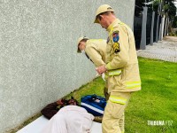 Homem é agredido com golpes de vergalhão por suspeito de usava capuz em Foz do Iguaçu Homem é agredido com golpes de vergalhão por suspeito de usava capuz em Foz do Iguaçu