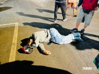 Homem é atropelado por carro na Vila Portes e é socorrido pelo Siate Homem é atropelado por carro na Vila Portes e é socorrido pelo Siate