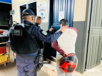 Moto sem placa foge do EOPE da Guarda Municipal, fura semáforos e é abordada e com o motociclista é encontrado haxixe e maconha Moto sem placa foge do EOPE da Guarda Municipal, fura semáforos e é abordada e com o motociclista é encontrado haxixe e maconha