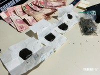 Moto sem placa foge do EOPE da Guarda Municipal, fura semáforos e é abordada e com o motociclista é encontrado haxixe e maconha Moto sem placa foge do EOPE da Guarda Municipal, fura semáforos e é abordada e com o motociclista é encontrado haxixe e maconha