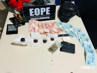 Moto sem placa foge do EOPE da Guarda Municipal, fura semáforos e é abordada e com o motociclista é encontrado haxixe e maconha Moto sem placa foge do EOPE da Guarda Municipal, fura semáforos e é abordada e com o motociclista é encontrado haxixe e maconha