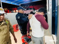 Moto sem placa foge do EOPE da Guarda Municipal, fura semáforos e é abordada e com o motociclista é encontrado haxixe e maconha Moto sem placa foge do EOPE da Guarda Municipal, fura semáforos e é abordada e com o motociclista é encontrado haxixe e maconha