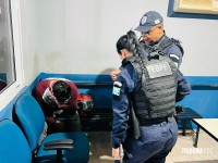 Moto sem placa foge do EOPE da Guarda Municipal, fura semáforos e é abordada e com o motociclista é encontrado haxixe e maconha Moto sem placa foge do EOPE da Guarda Municipal, fura semáforos e é abordada e com o motociclista é encontrado haxixe e maconha