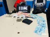 Moto sem placa foge do EOPE da Guarda Municipal, fura semáforos e é abordada e com o motociclista é encontrado haxixe e maconha Moto sem placa foge do EOPE da Guarda Municipal, fura semáforos e é abordada e com o motociclista é encontrado haxixe e maconha