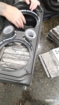 Policia Federal prende passageiro com carga de celulares e perfumes descaminhados no Aeroporto de Foz do Iguaçu Policia Federal prende passageiro com carga de celulares e perfumes descaminhados no Aeroporto de Foz do Iguaçu