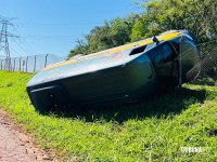 Homem furta van escolar, tenta fugir e acaba preso após veículo tombar em Foz do Iguaçu Homem furta van escolar, tenta fugir e acaba preso após veículo tombar em Foz do Iguaçu