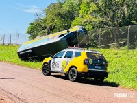 Homem furta van escolar, tenta fugir e acaba preso após veículo tombar em Foz do Iguaçu Homem furta van escolar, tenta fugir e acaba preso após veículo tombar em Foz do Iguaçu
