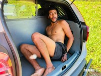 Homem furta van escolar, tenta fugir e acaba preso após veículo tombar em Foz do Iguaçu Homem furta van escolar, tenta fugir e acaba preso após veículo tombar em Foz do Iguaçu