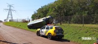 Homem furta van escolar, tenta fugir e acaba preso após veículo tombar em Foz do Iguaçu Homem furta van escolar, tenta fugir e acaba preso após veículo tombar em Foz do Iguaçu