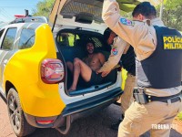 Homem furta van escolar, tenta fugir e acaba preso após veículo tombar em Foz do Iguaçu Homem furta van escolar, tenta fugir e acaba preso após veículo tombar em Foz do Iguaçu