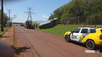 Homem furta van escolar, tenta fugir e acaba preso após veículo tombar em Foz do Iguaçu Homem furta van escolar, tenta fugir e acaba preso após veículo tombar em Foz do Iguaçu
