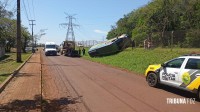 Homem furta van escolar, tenta fugir e acaba preso após veículo tombar em Foz do Iguaçu Homem furta van escolar, tenta fugir e acaba preso após veículo tombar em Foz do Iguaçu