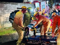 Acidente entre carro e ônibus termina com colisão contra muro de residência na Vila C Acidente entre carro e ônibus termina com colisão contra muro de residência na Vila C