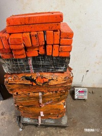Policia Federal, Policia Militar e Exército apreendem 139,7 Kg de maconha na barranca do Rio Paraná em Foz do Iguaçu Policia Federal, Policia Militar e Exército apreendem 139,7 Kg de maconha na barranca do Rio Paraná em Foz do Iguaçu