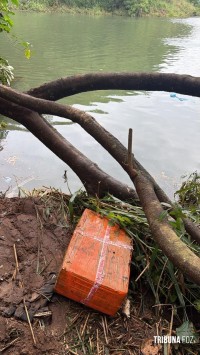 Policia Federal, Policia Militar e Exército apreendem 139,7 Kg de maconha na barranca do Rio Paraná em Foz do Iguaçu Policia Federal, Policia Militar e Exército apreendem 139,7 Kg de maconha na barranca do Rio Paraná em Foz do Iguaçu
