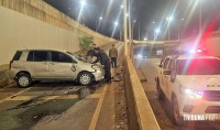 Idoso perde o controle do veículo e capotou no viaduto do Km 7 em Ciudad Del Este Idoso perde o controle do veículo e capotou no viaduto do Km 7 em Ciudad Del Este