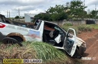 Fiat Strada sai da pista, atravessa ciclovia e capota na PR-495 em Missal Fiat Strada sai da pista, atravessa ciclovia e capota na PR-495 em Missal