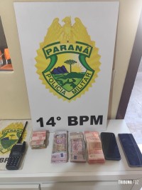 PM prende dois homens após furto em veículo e apreende bloqueador de sinal em Foz do Iguaçu PM prende dois homens após furto em veículo e apreende bloqueador de sinal em Foz do Iguaçu