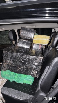 Policia Civil apreende 825 quilos de maconha tipo prensada e capulho em Foz do Iguaçu Policia Civil apreende 825 quilos de maconha tipo prensada e capulho em Foz do Iguaçu