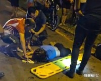 Colisão entre motocicletas deixa dois jovens feridos em frente à escola em Presidente Franco no Paraguai Colisão entre motocicletas deixa dois jovens feridos em frente à escola em Presidente Franco no Paraguai
