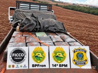 FICCO/PR apreende 1.054 Kg de maconha após perseguição policial em Matelândia FICCO/PR apreende 1.054 Kg de maconha após perseguição policial em Matelândia