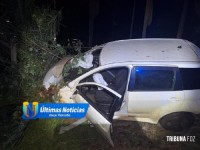 Mulher fica ferida após o carro que dirigia capotar em Minga Guazú no Paraguai Mulher fica ferida após o carro que dirigia capotar em Minga Guazú no Paraguai