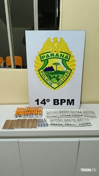 PM apreende medicamentos e anabolizantes durante abordagem a ônibus em Foz do Iguaçu PM apreende medicamentos e anabolizantes durante abordagem a ônibus em Foz do Iguaçu