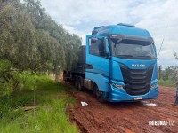 RF, PF, PM, GM apreendem carga de eletrônicos escondida em carreta em Foz do Iguaçu RF, PF, PM, GM apreendem carga de eletrônicos escondida em carreta em Foz do Iguaçu