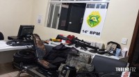 PM prende quatro homens, apreende dois adolescentes e recupera mercadorias roubadas no Bairro Porto Belo em Foz do Iguaçu PM prende quatro homens, apreende dois adolescentes e recupera mercadorias roubadas no Bairro Porto Belo em Foz do Iguaçu