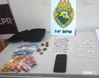 Polícia Militar apreende crack e cocaína na Vila Brás em Foz do Iguaçu Polícia Militar apreende crack e cocaína na Vila Brás em Foz do Iguaçu
