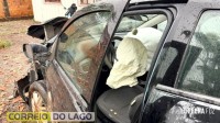 Colisão entre dois veículos termina com um invadindo muro de residência no centro de Santa Helena Colisão entre dois veículos termina com um invadindo muro de residência no centro de Santa Helena