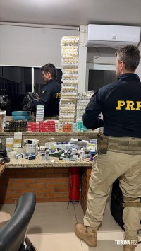 PRF apreende cerca de 4 mil caixas de medicamentos e anabolizantes na BR-277 em Santa Terezinha de Itaipu PRF apreende cerca de 4 mil caixas de medicamentos e anabolizantes na BR-277 em Santa Terezinha de Itaipu