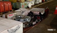 Policia Federal e Policia Militar apreendem embarcação e carga de peças de caminhão no Rio Paraná Policia Federal e Policia Militar apreendem embarcação e carga de peças de caminhão no Rio Paraná