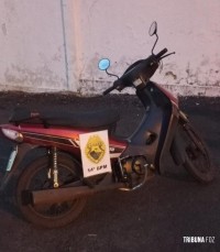 PM recupera motocicleta furtada na Vila Portes em Foz do Iguaçu PM recupera motocicleta furtada na Vila Portes em Foz do Iguaçu