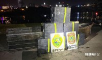 Policia Federal e PM apreendem 3 mil maços de cigarros em embarcação no Rio Paraná Policia Federal e PM apreendem 3 mil maços de cigarros em embarcação no Rio Paraná
