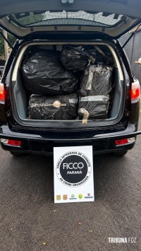 FICCO/PR desarticula depósito de drogas e apreende quase meia tonelada de maconha em Foz do Iguaçu FICCO/PR desarticula depósito de drogas e apreende quase meia tonelada de maconha em Foz do Iguaçu